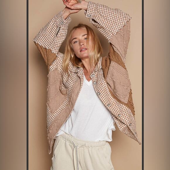 POL Boutique Designed in long sleeve roomy fit shacket in textured woven - Picture 2 of 6